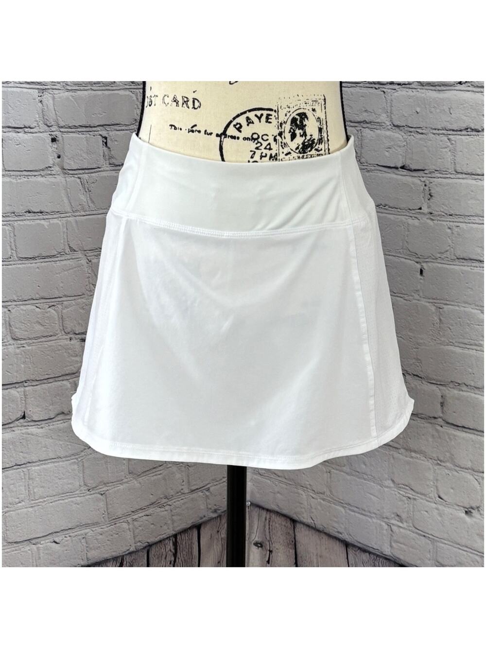 Champion Women’s White City Sport Flounce Skort (Size M)